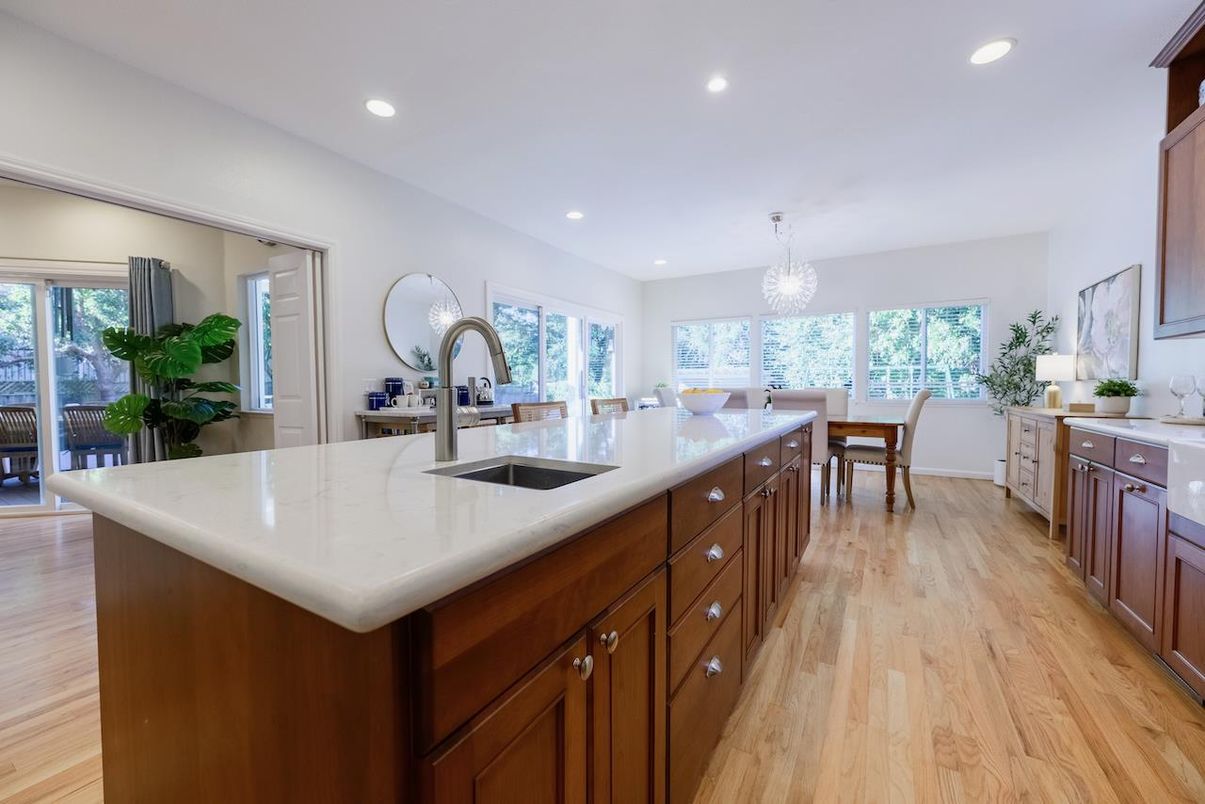 Chandelier, Dining room, Interior, Kitchen, Recessed Lighting, Wood Texture Flooring