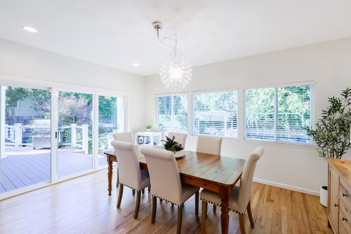 Chandelier, Dining room, Interior, Recessed Lighting, Wood Texture Flooring