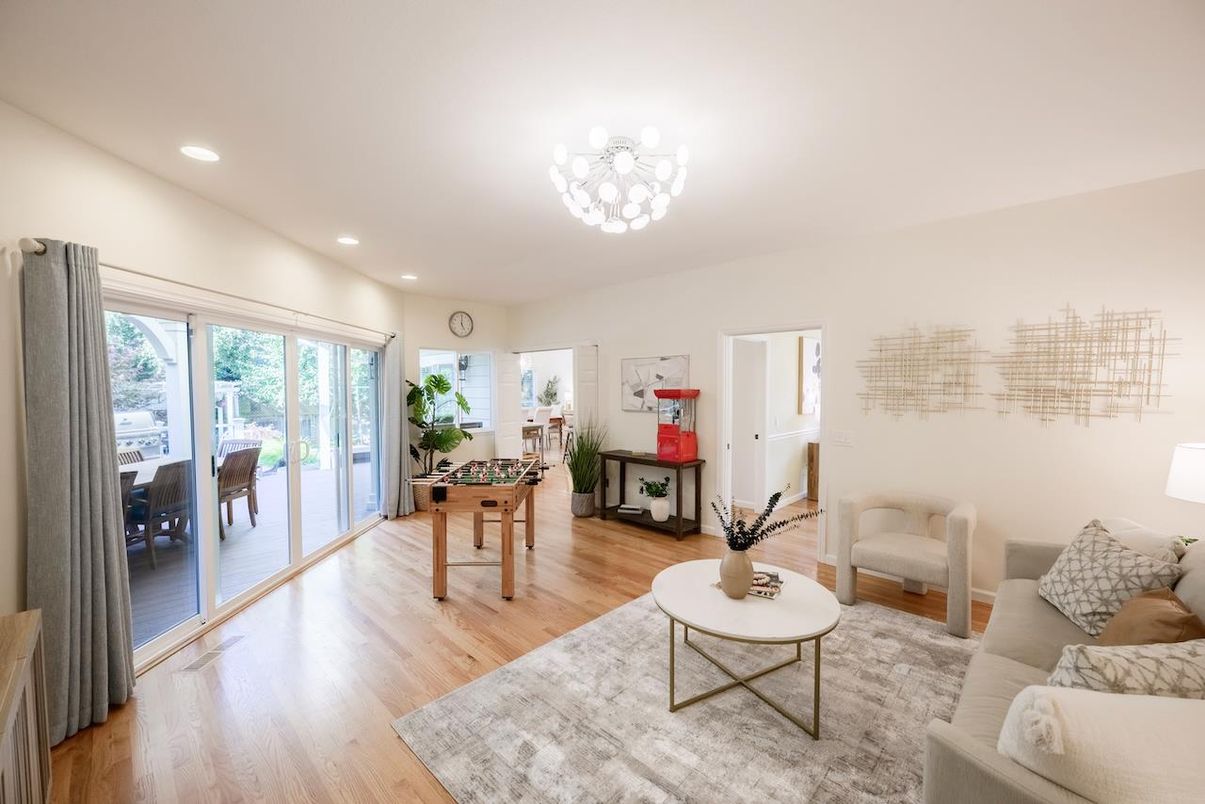 Chandelier, Game Room, Interior, Living room, Recessed Lighting, Wood Texture Flooring