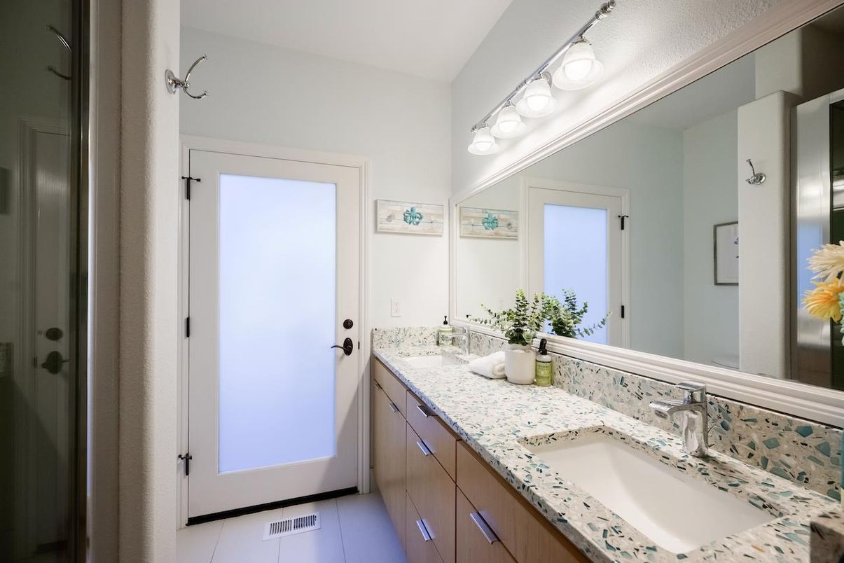 Bathroom, Dual Sink Vanities, Interior
