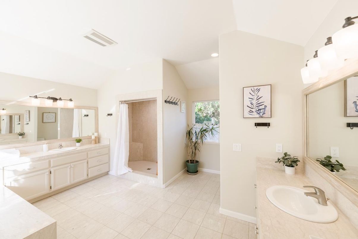 Bathroom, Dual Sink Vanities, Interior, Recessed Lighting