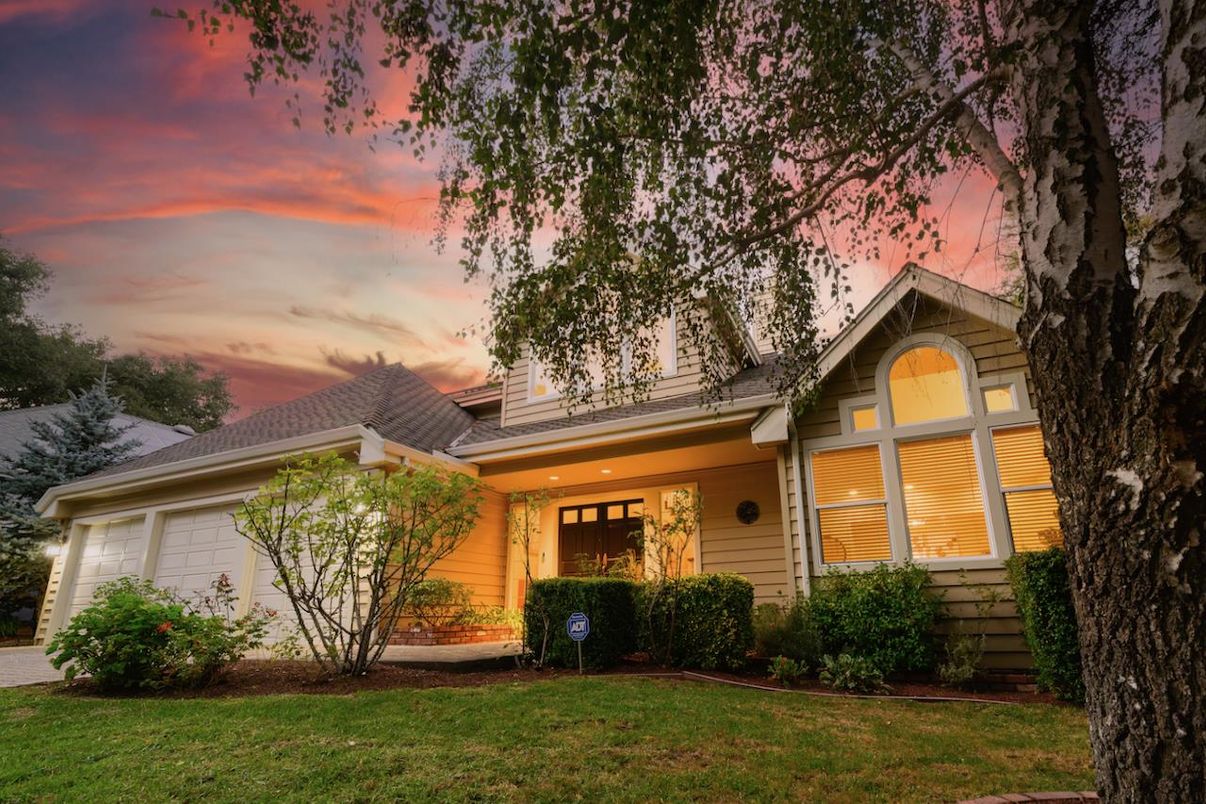 Attached, Exterior, Facade, Ranch
