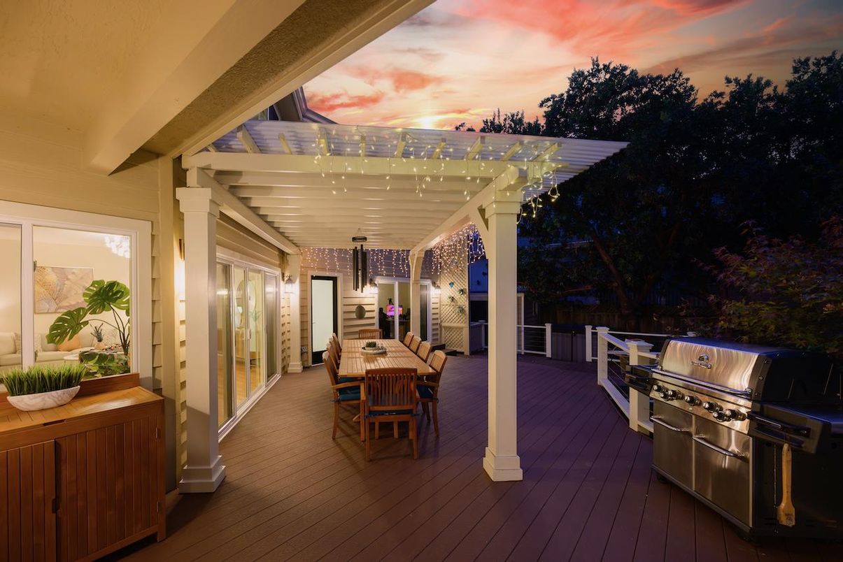 Exterior, Outdoor Kitchen
