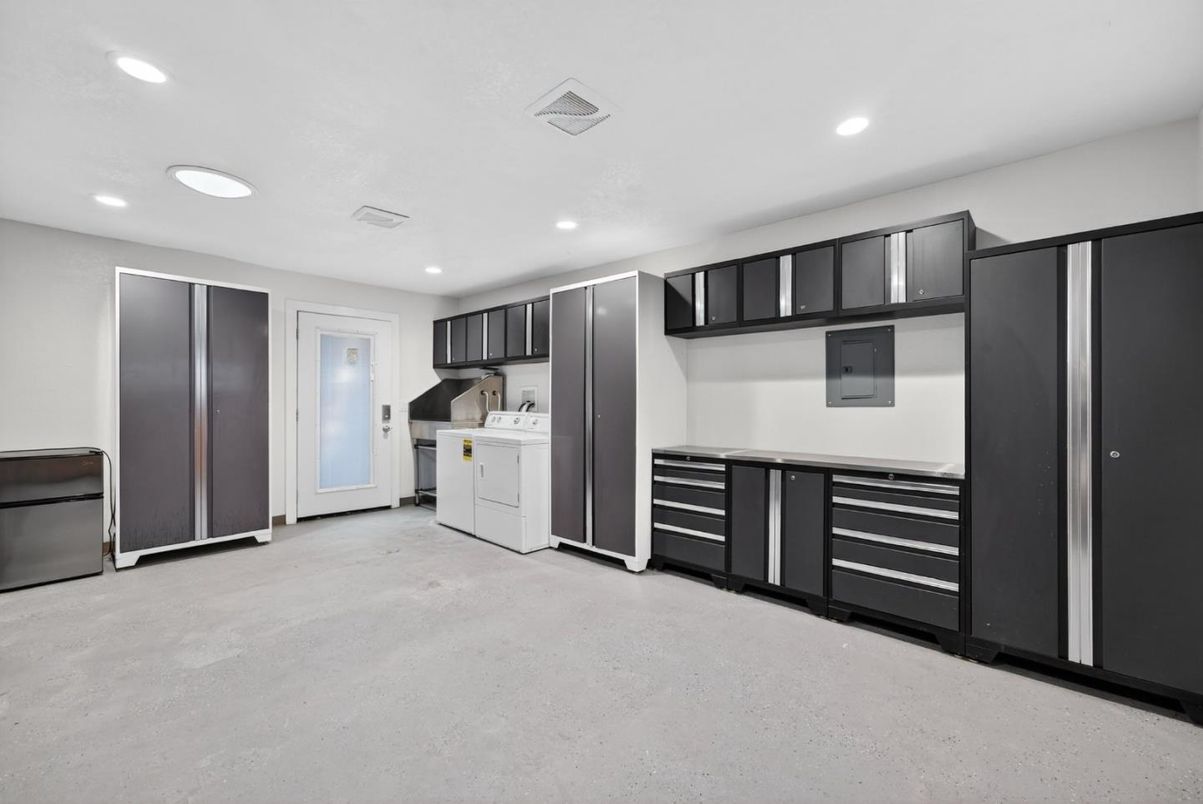 Interior, Kitchen, Recessed Lighting, Washer