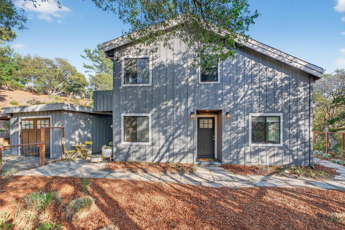 Backyard, Exterior, Facade, Modern