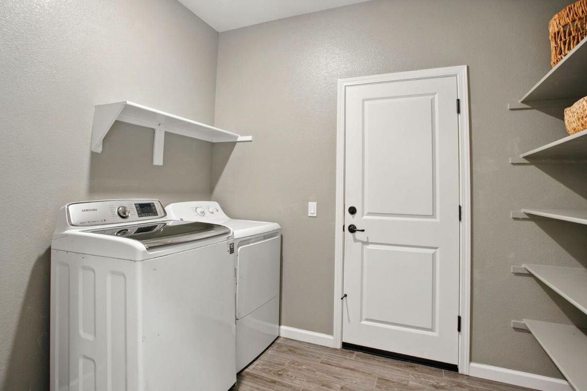 Interior, Washer, Wood Texture Flooring
