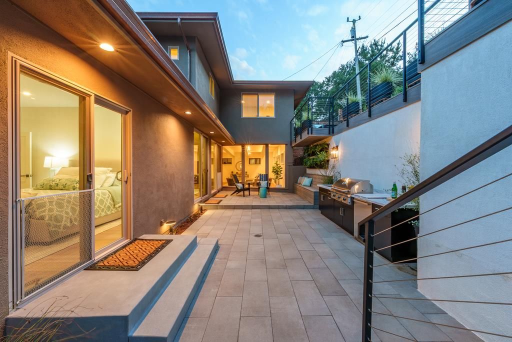Exterior, Outdoor Kitchen