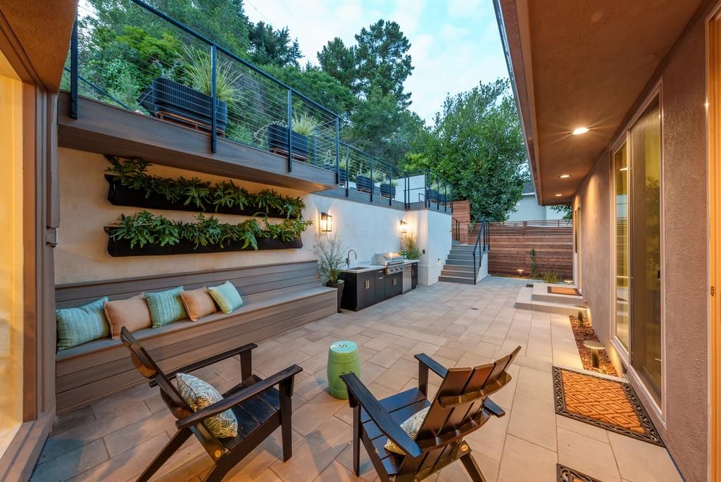 Exterior, Outdoor Kitchen