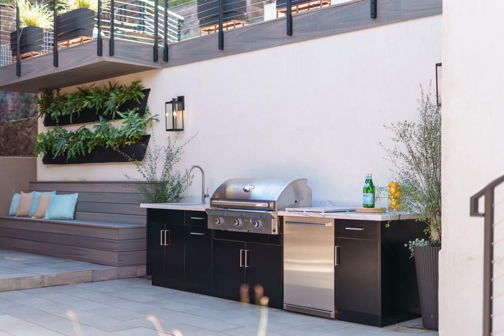Exterior, Outdoor Kitchen