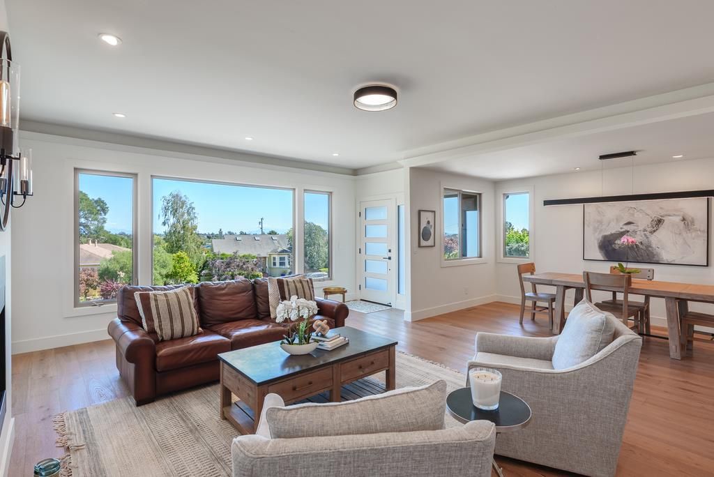 Dining room, Interior, Living room, Pendant Lights, Recessed Lighting, Wood Texture Flooring