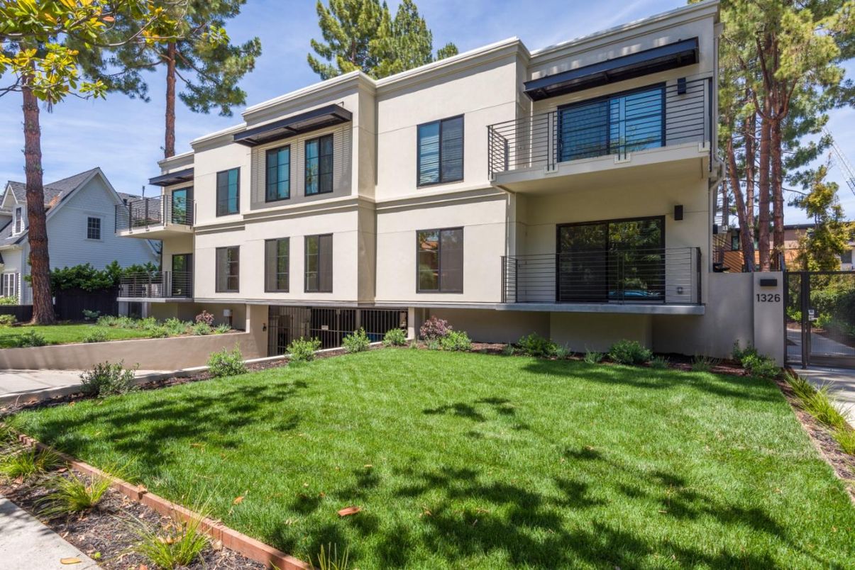 Backyard, Exterior, Facade, Modern