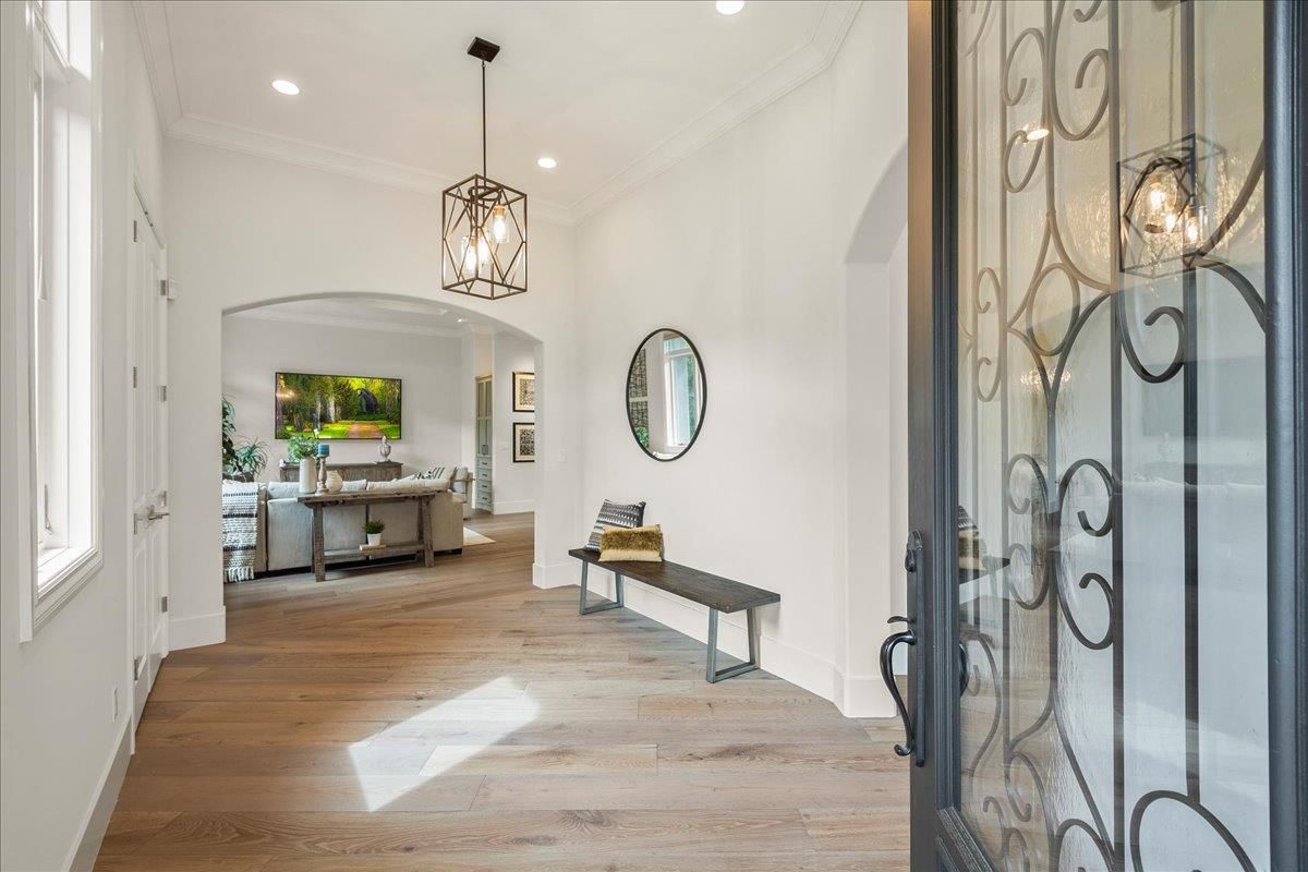 Interior, Pendant Lights, Recessed Lighting, Wood Texture Flooring