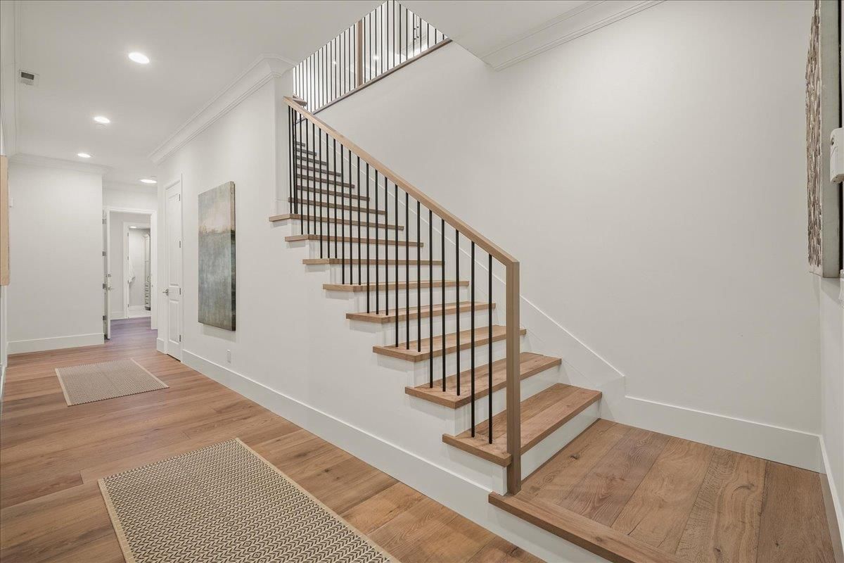 Interior, Recessed Lighting, Wood Texture Flooring