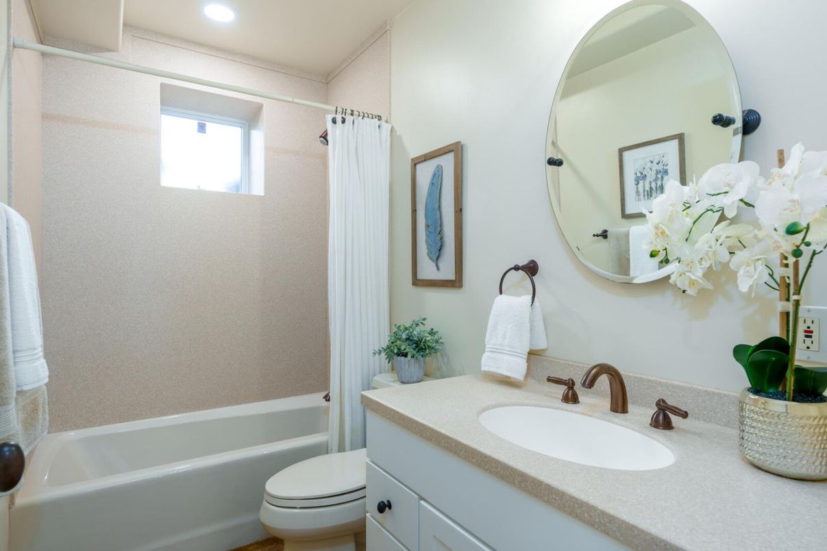 Bathroom, Interior, Recessed Lighting