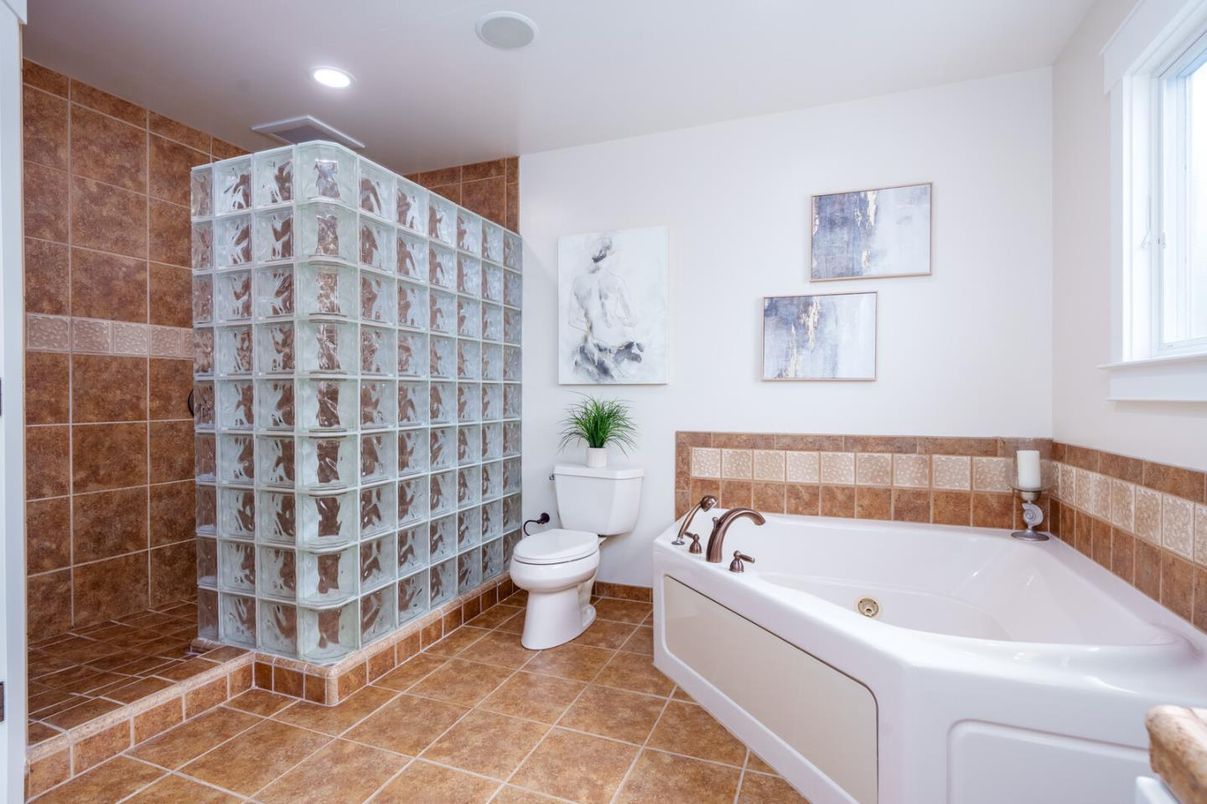 Bathroom, Interior, Recessed Lighting