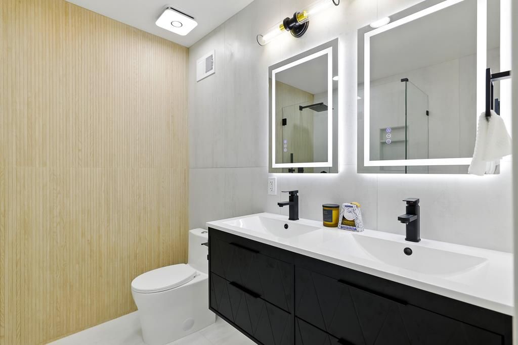 Bathroom, Dual Sink Vanities, Interior