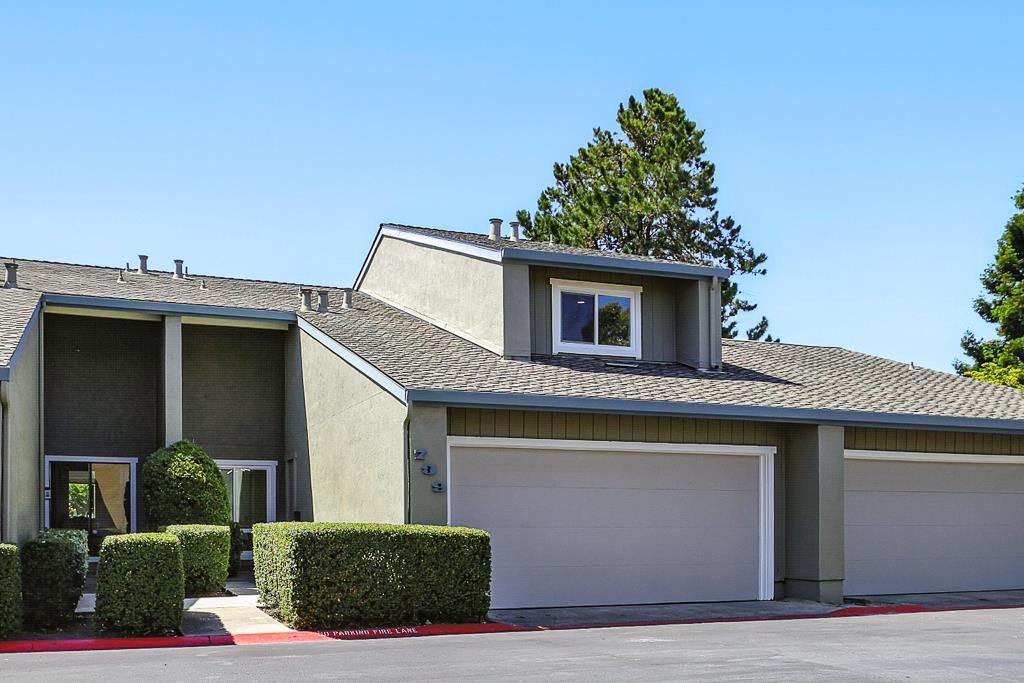 Attached, Exterior, Facade, Modern