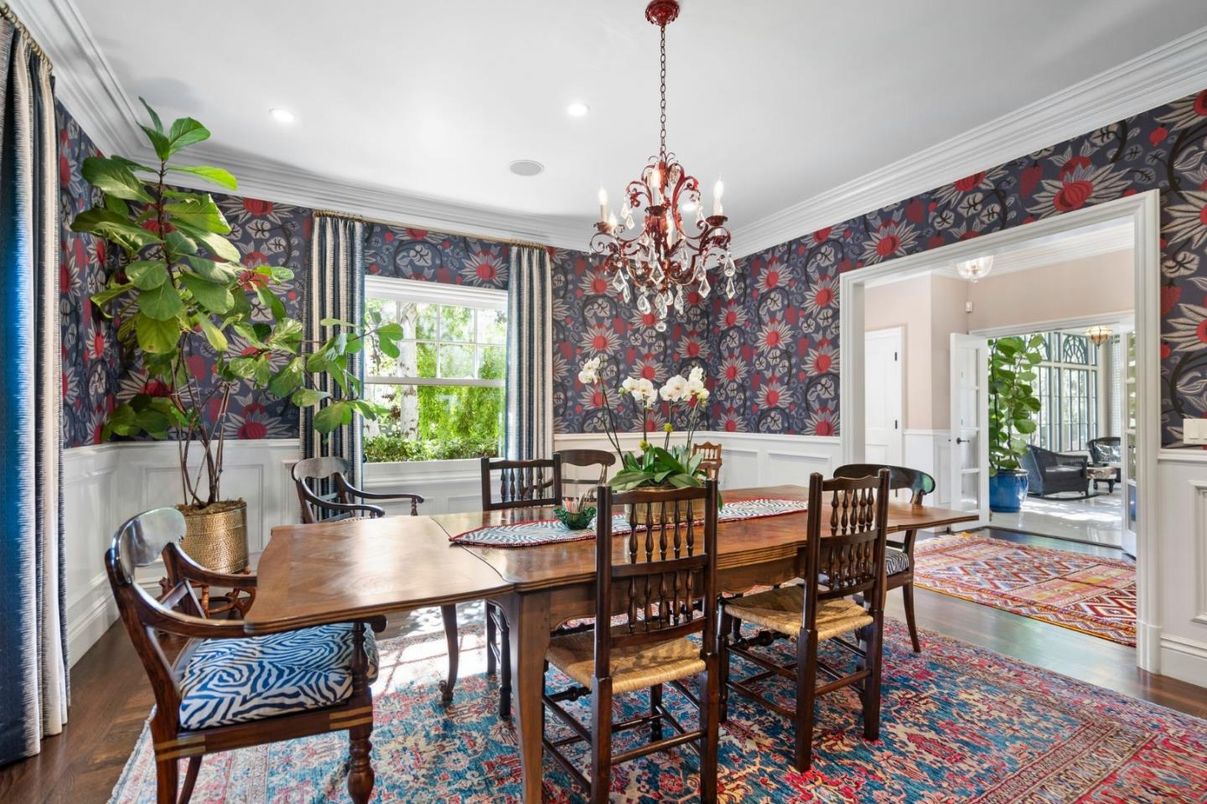 Chandelier, Dining room, Interior, Recessed Lighting, Wood Texture Flooring