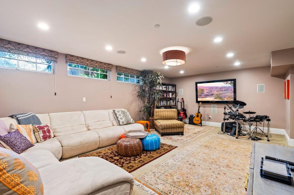 Fitness Equipment, Interior, Living room, Recessed Lighting