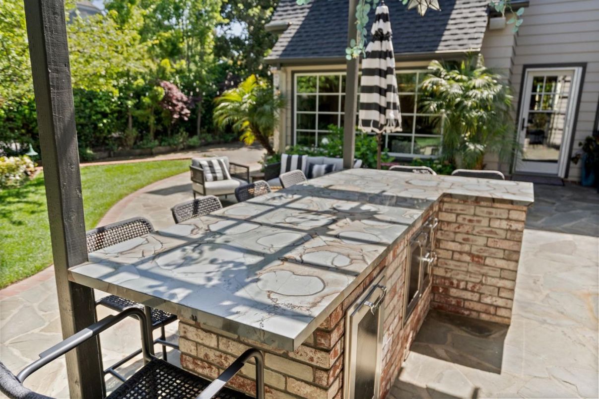 Exterior, Outdoor Kitchen