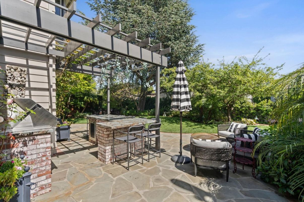 Exterior, Outdoor Kitchen