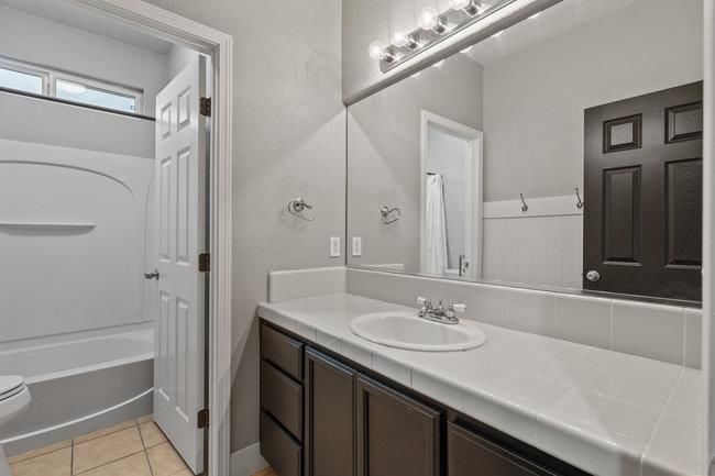 Bathroom, Interior, Tile Countertops