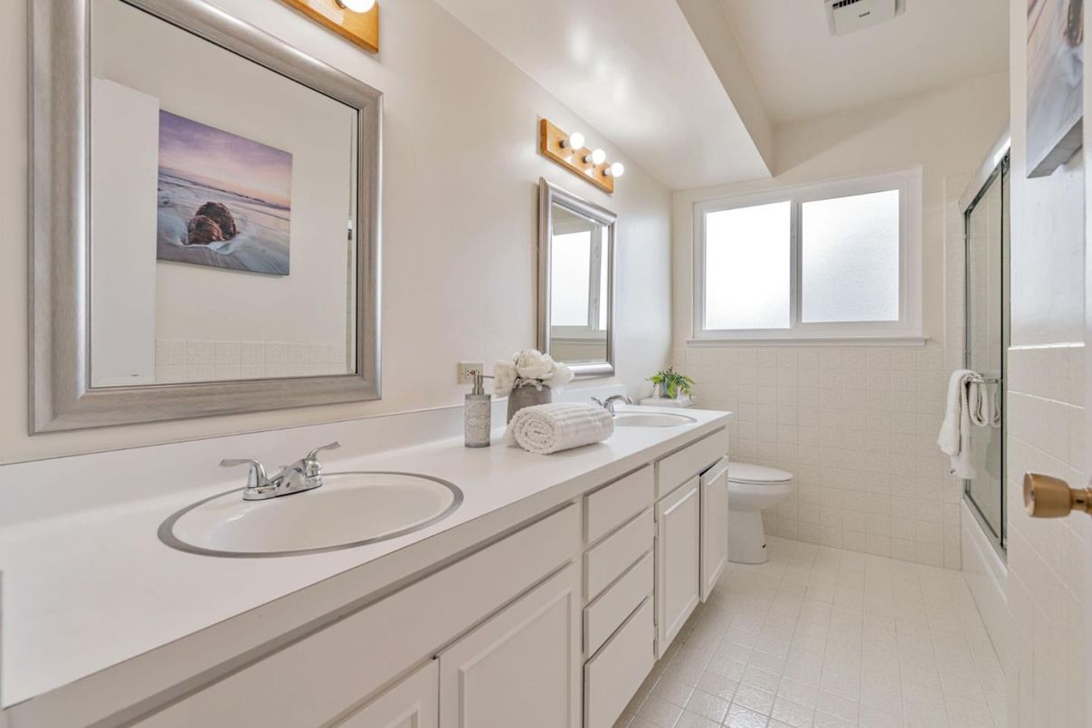 Bathroom, Dual Sink Vanities, Interior