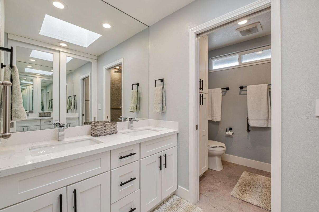 Bathroom, Dual Sink Vanities, Interior, Recessed Lighting