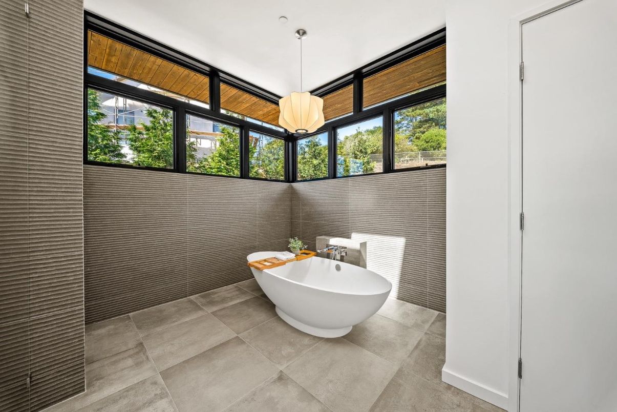 Bathroom, Free Standing Baths, Interior, Pendant Lights