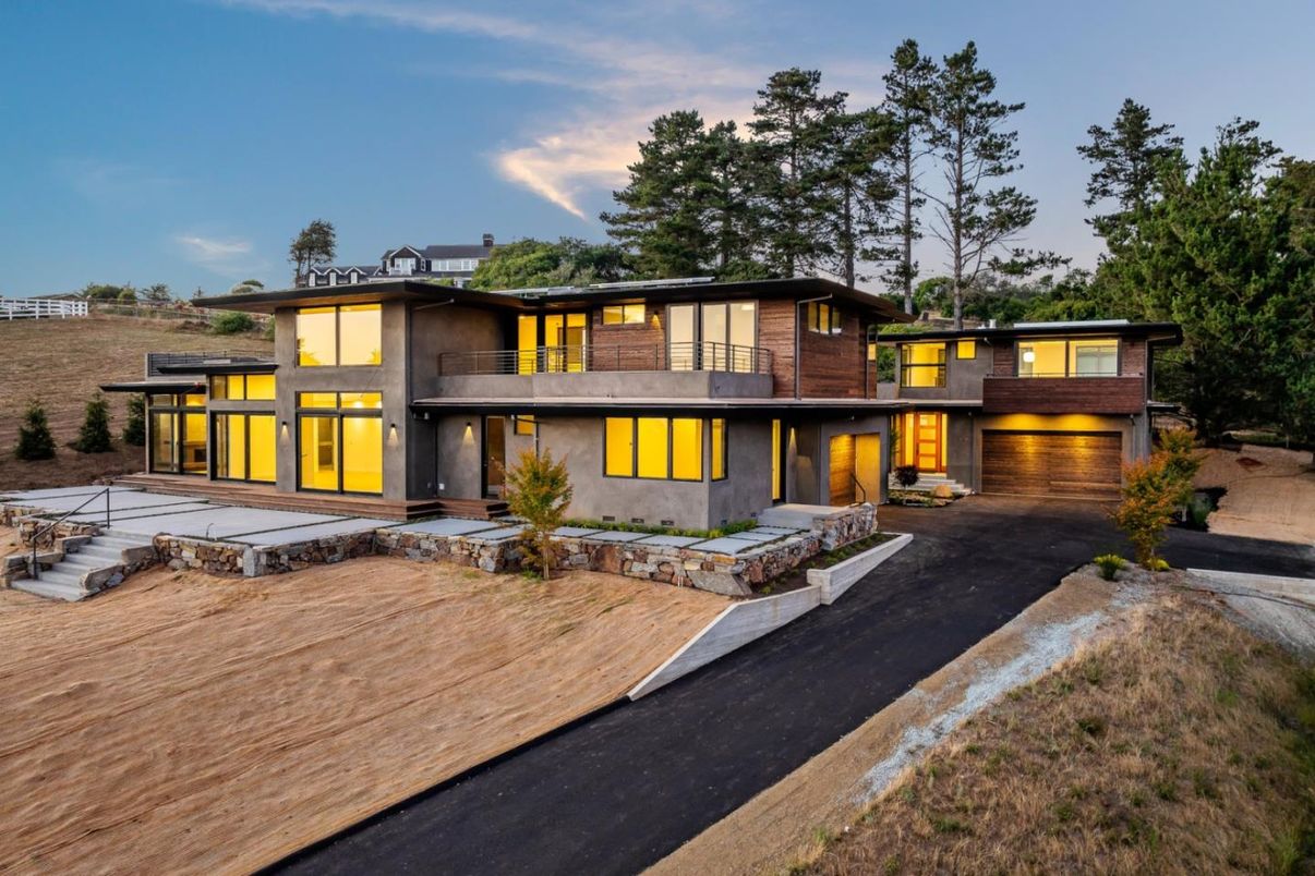Attached, Backyard, Exterior, Facade, Modern