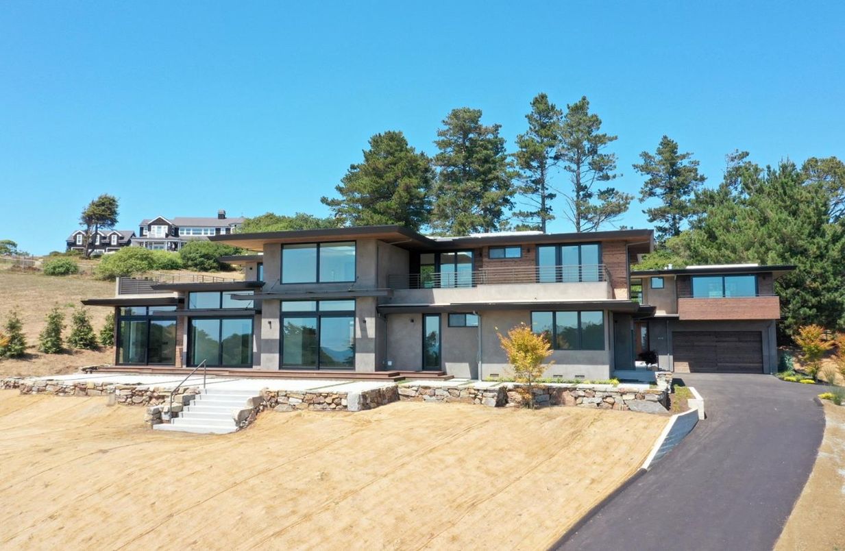 Attached, Backyard, Exterior, Facade, Modern