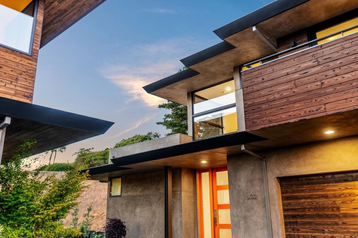 Exterior, Facade, Modern