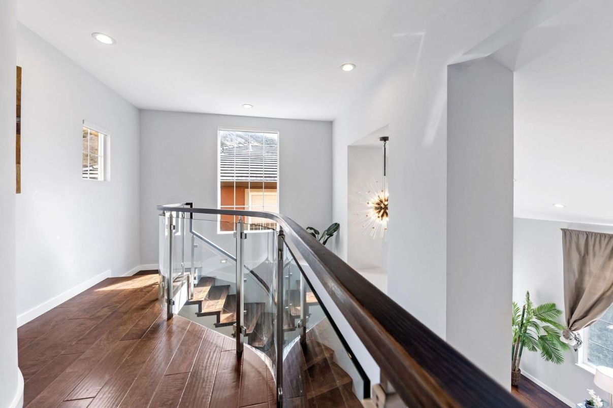 Interior, Pendant Lights, Recessed Lighting, Wood Texture Flooring