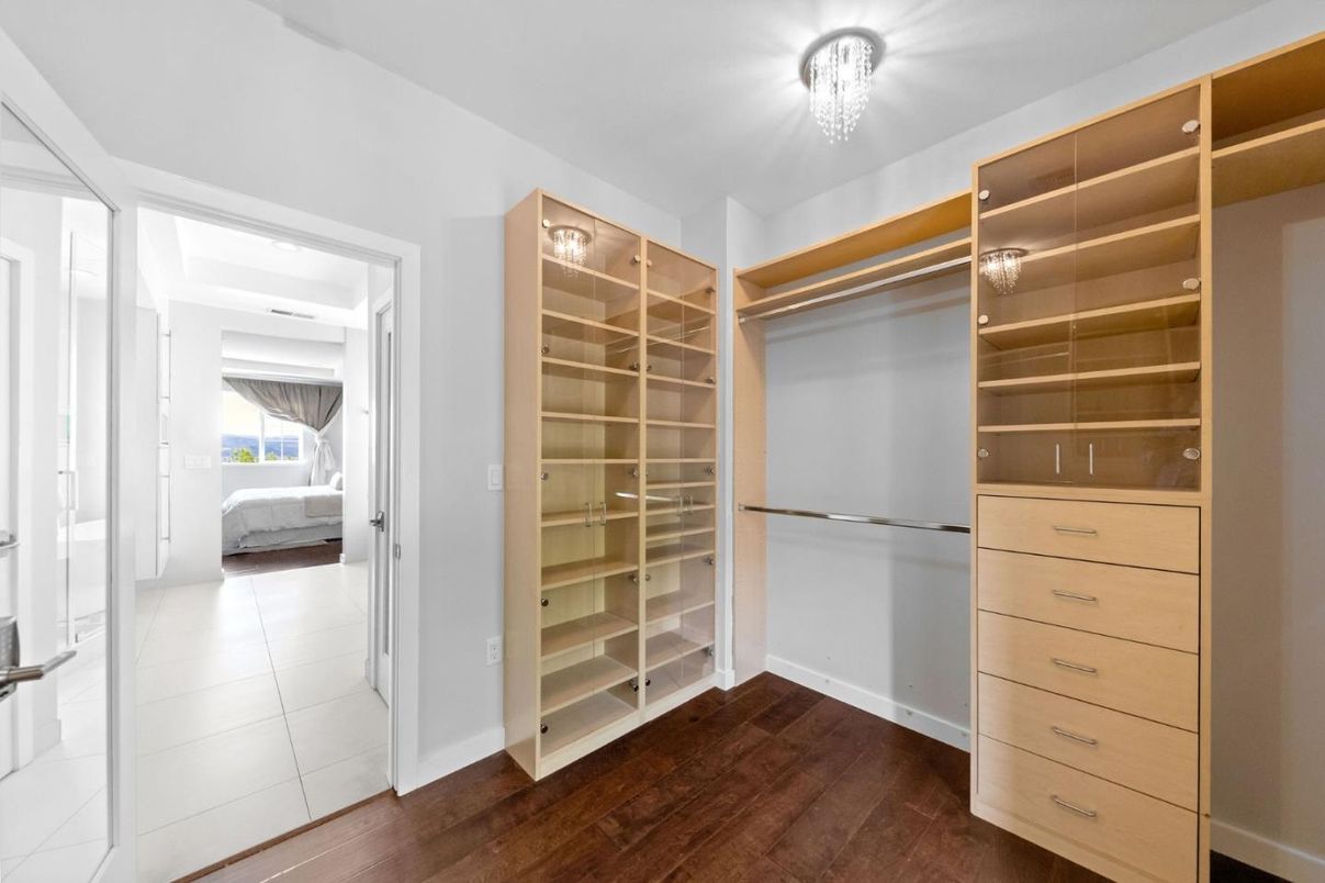 Interior, Walk-in Closets, Wood Texture Flooring