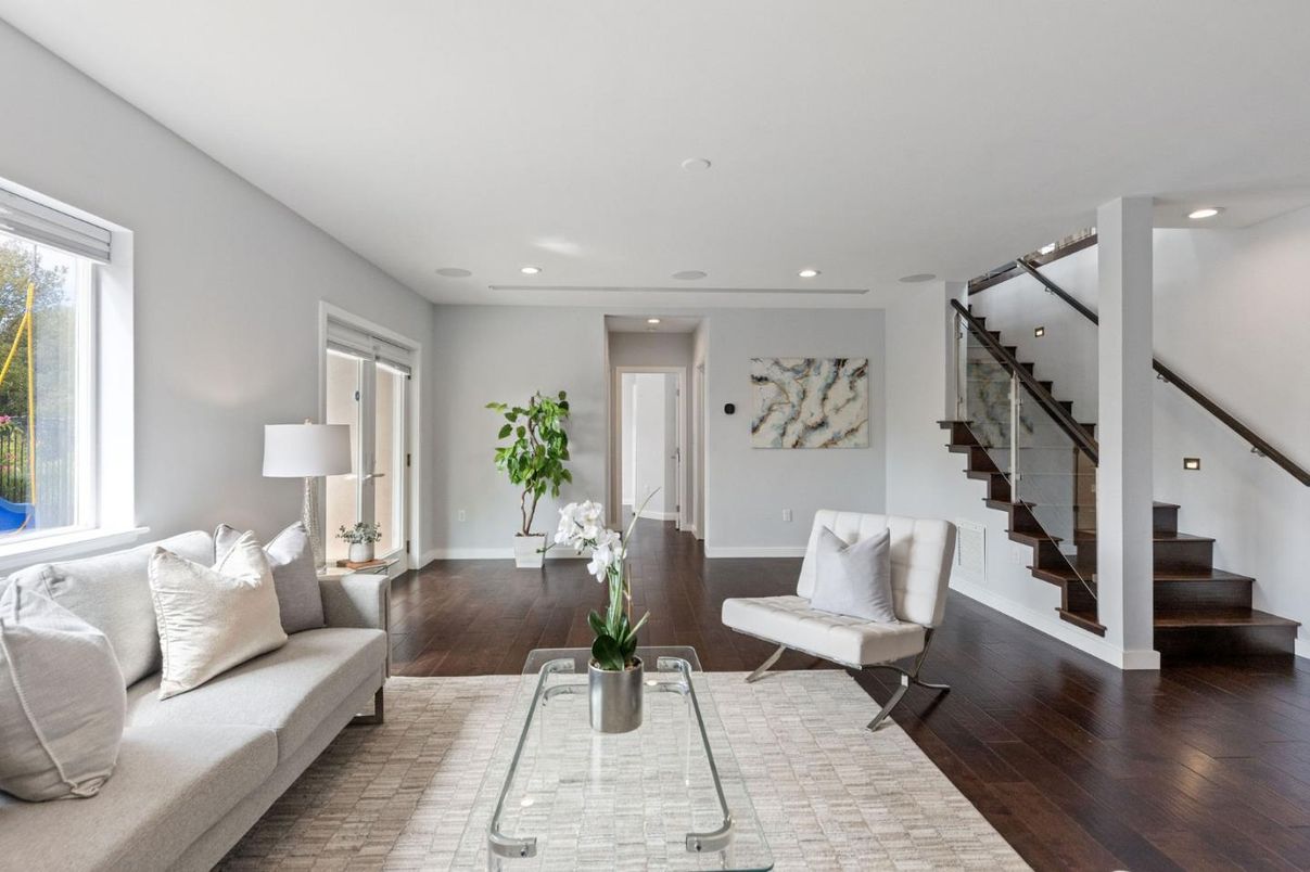 Interior, Living room, Recessed Lighting, Wood Texture Flooring
