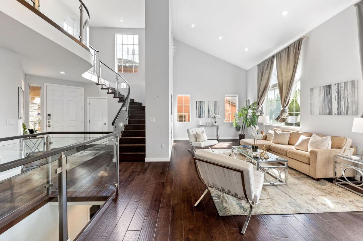 Interior, Living room, Recessed Lighting, Wood Texture Flooring
