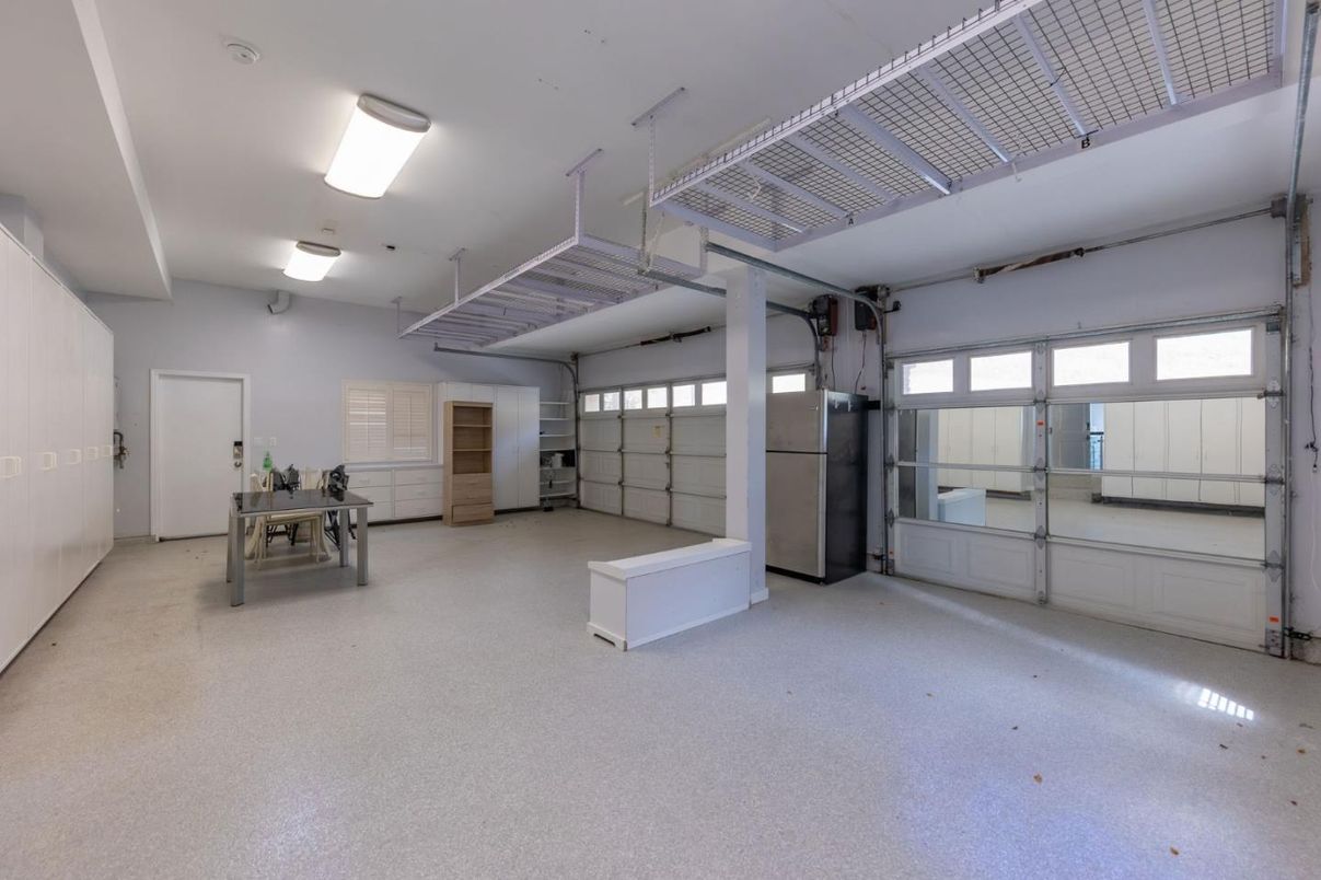 Garage, Interior