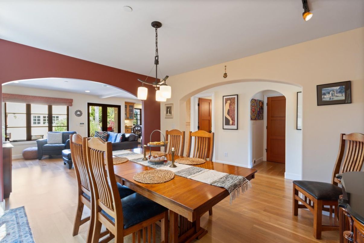 Dining room, Interior, Living room, Pendant Lights, Recessed Lighting, Wood Texture Flooring