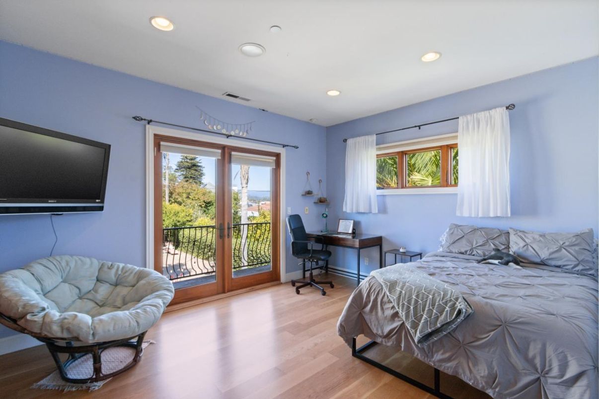 Bedroom, Home Office, Interior, Recessed Lighting, Wood Texture Flooring