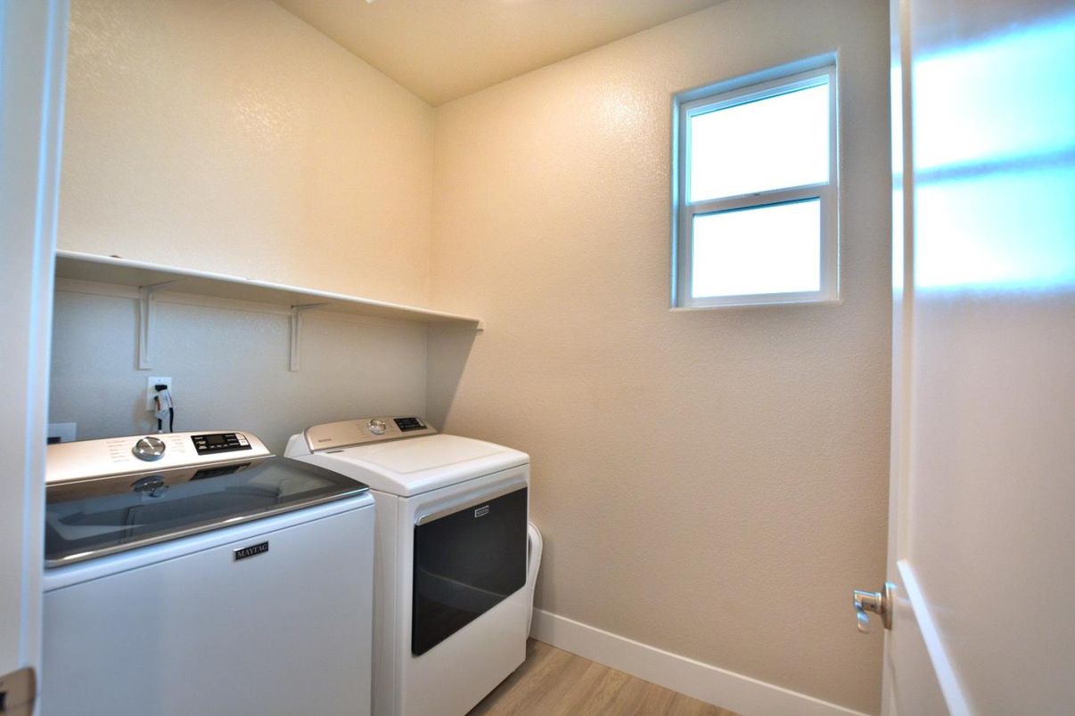 Interior, Recessed Lighting, Washer, Wood Texture Flooring