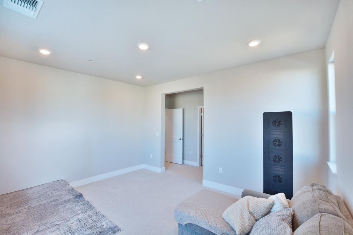 Empty room, Interior, Recessed Lighting