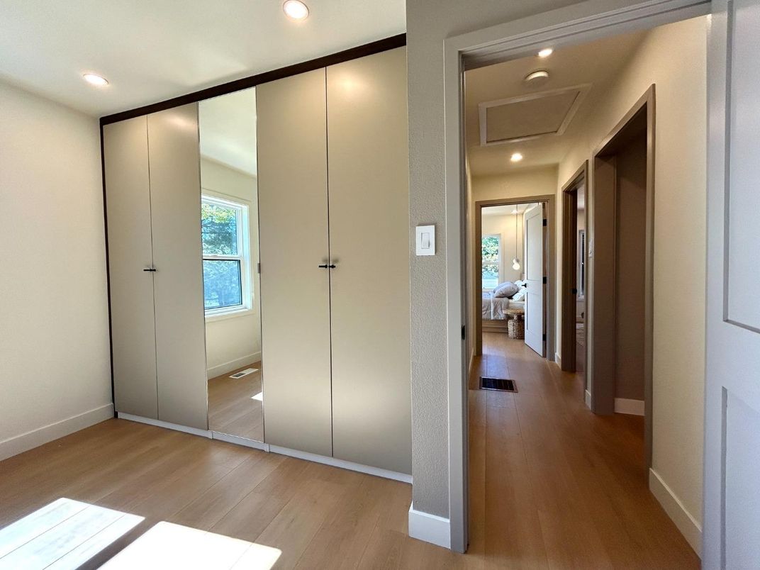 Interior, Recessed Lighting, Wood Texture Flooring