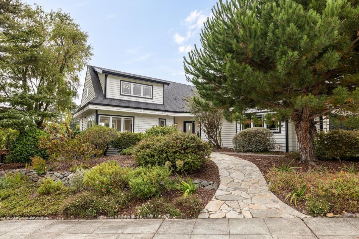 Exterior, Facade, Cape Cod