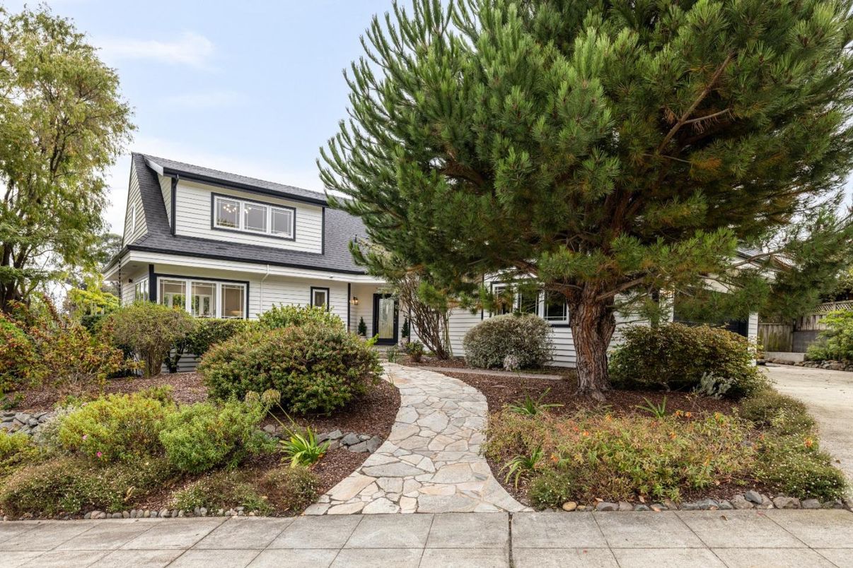 Exterior, Facade, Cape Cod