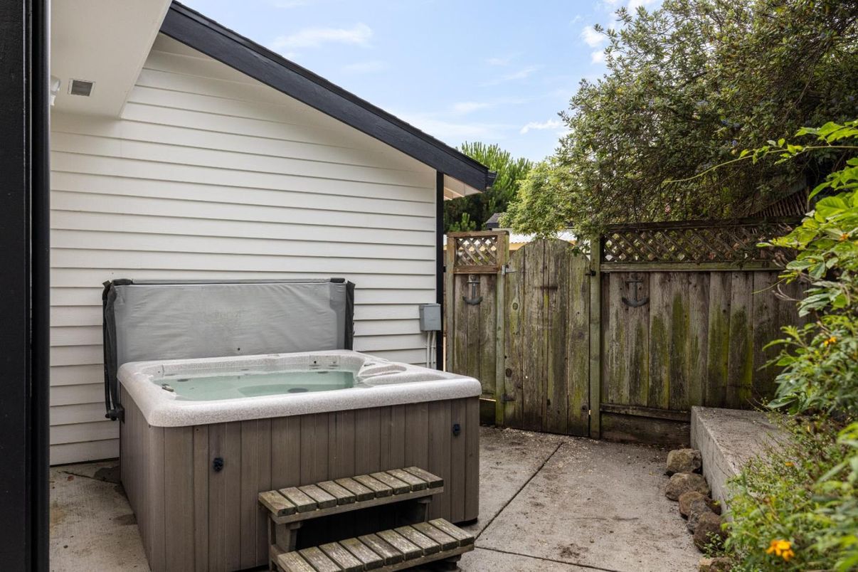 Exterior, Hot Tub