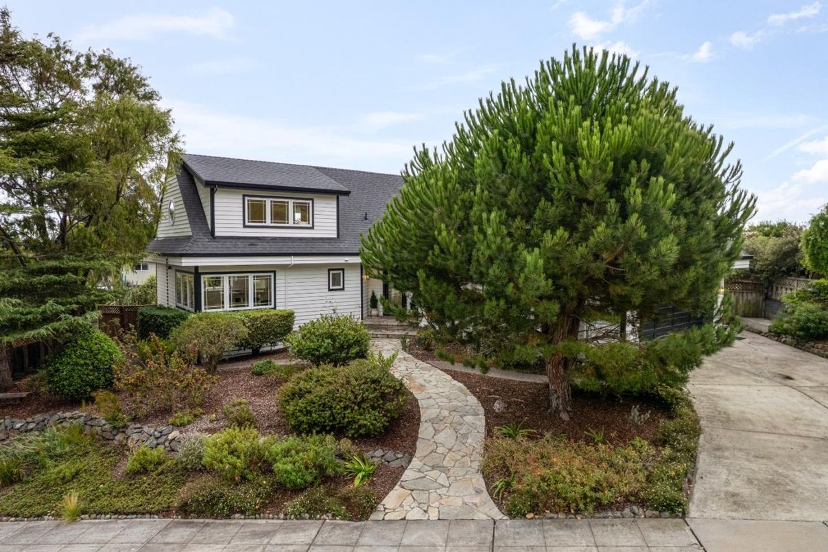 Exterior, Facade, Cape Cod
