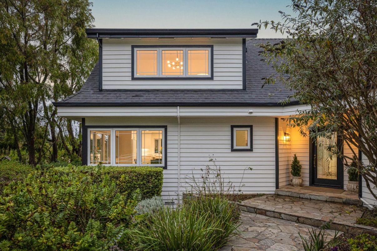 Exterior, Facade, Cape Cod