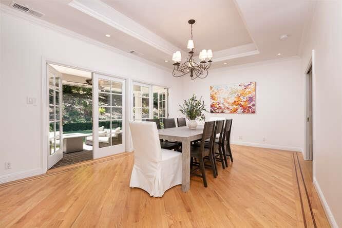 Chandelier, Dining room, Interior, Recessed Lighting, Wood Texture Flooring