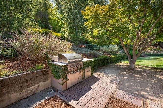 Exterior, Outdoor Kitchen