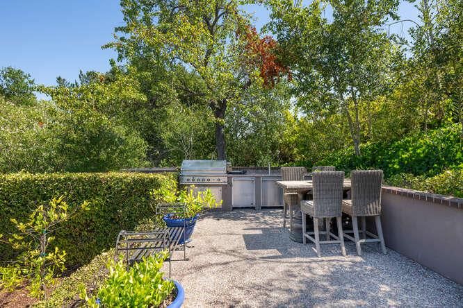Exterior, Outdoor Kitchen